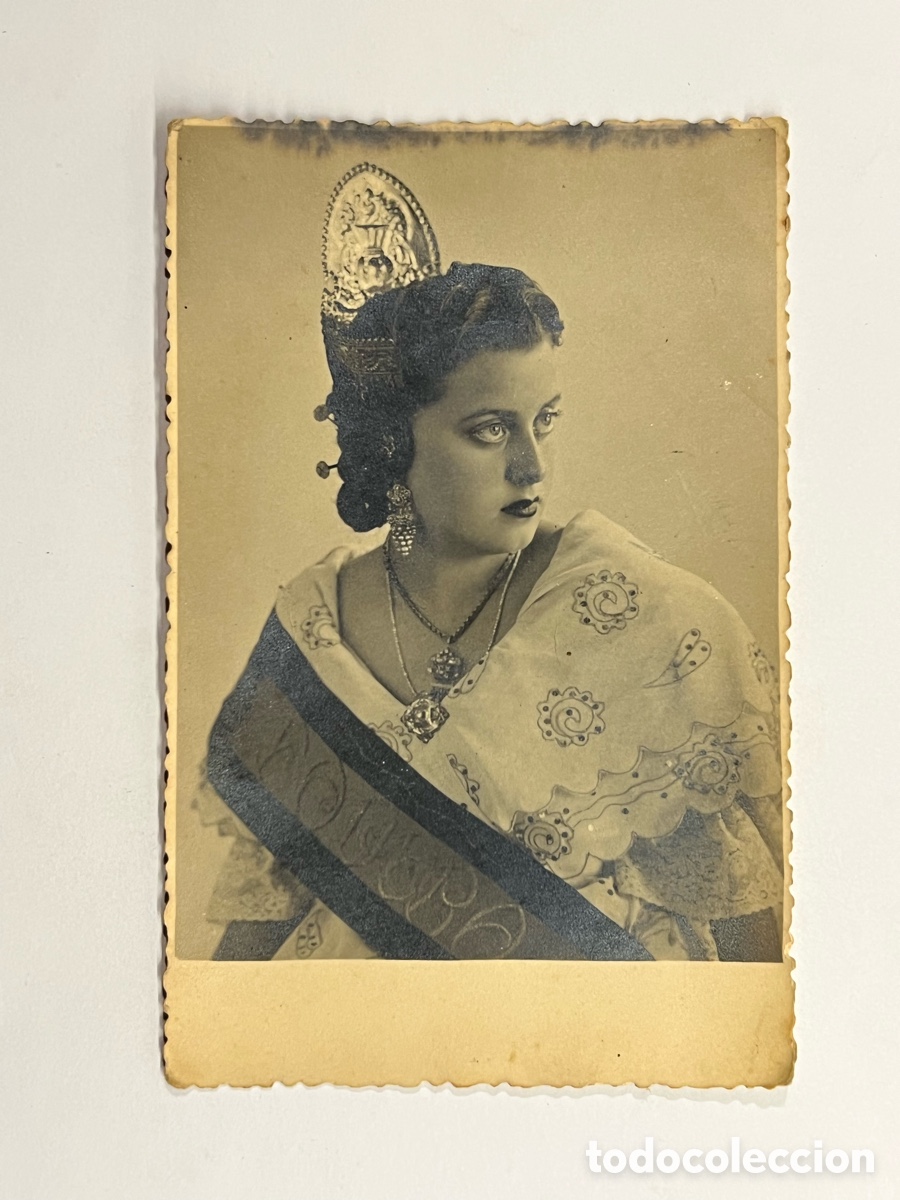 Fotograf&iacute;a antigua: FALLERAS. Amparin vestida de Fallera. Indumentaria antigua de Postguerra.. (h.1945?) Foto N&uacute;&ntilde;ez