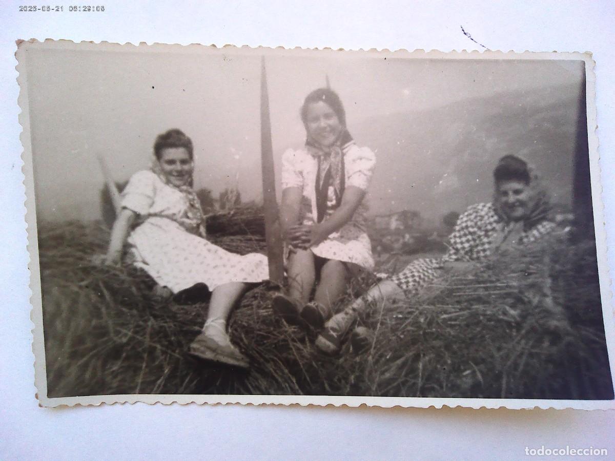Alte Fotografie: FOTO DE MUJERES EN EL CAMPO CON PA&Ntilde;UELO EN LA CABEZA