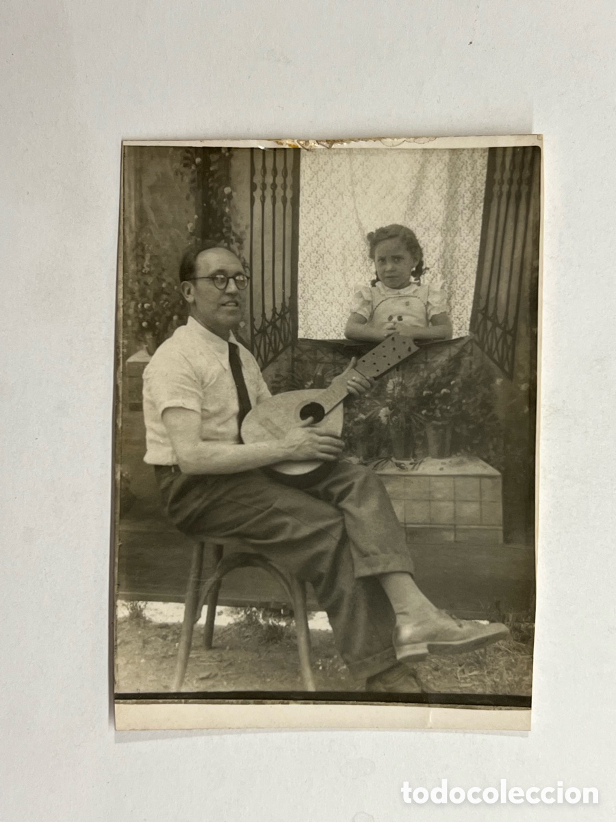 Fotograf&iacute;a antigua: MINUTEROS. El Se&ntilde;or de la Bandurria que le cantaba canciones a su ni&ntilde;a.. (h.1945?)