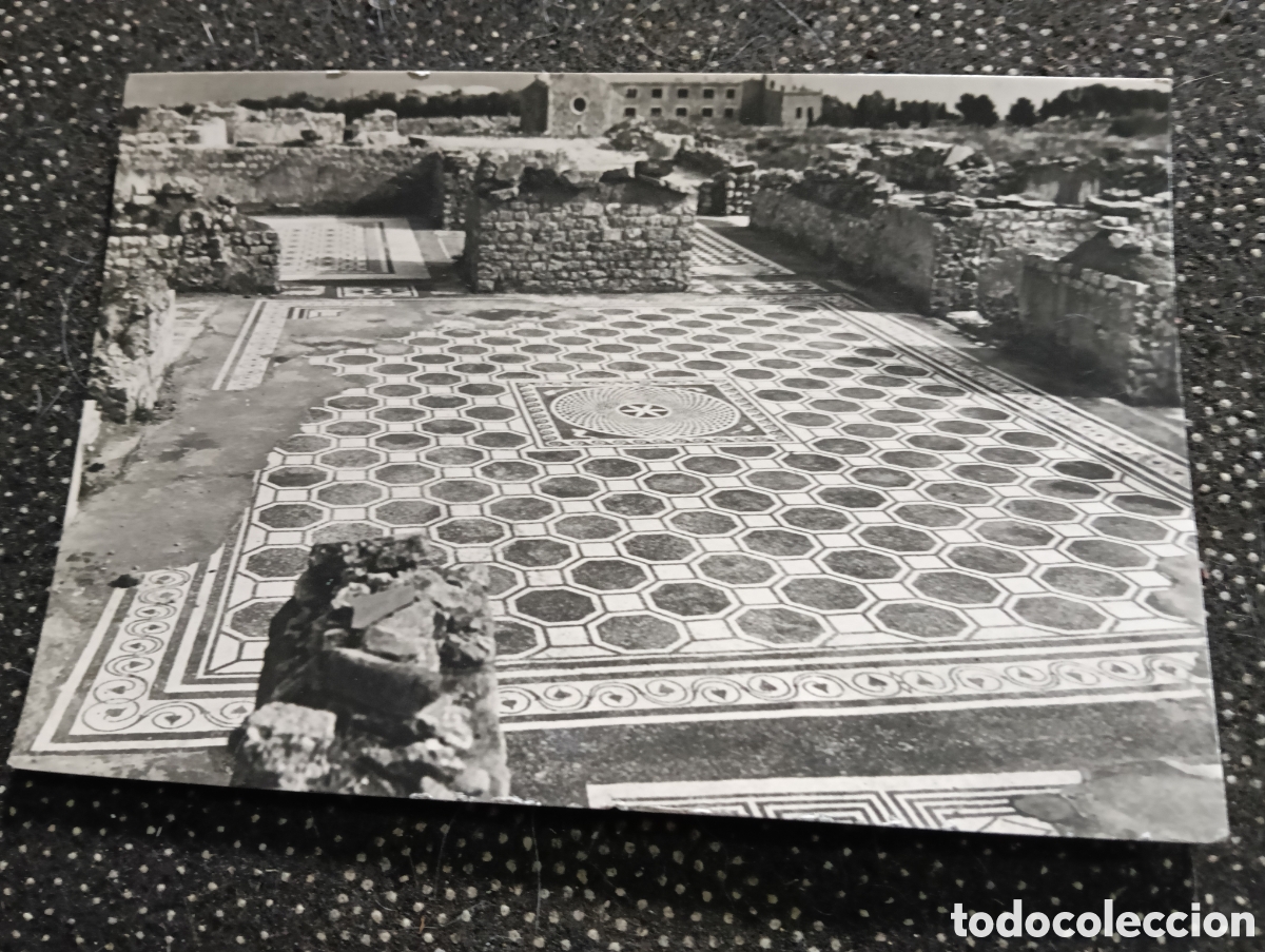 Fotograf&iacute;a antigua: Postal fotogr&aacute;fica de Ampurias, Costa Brava, mosaicos de la ciudad romana, ser&iacute;e n&deg; 1