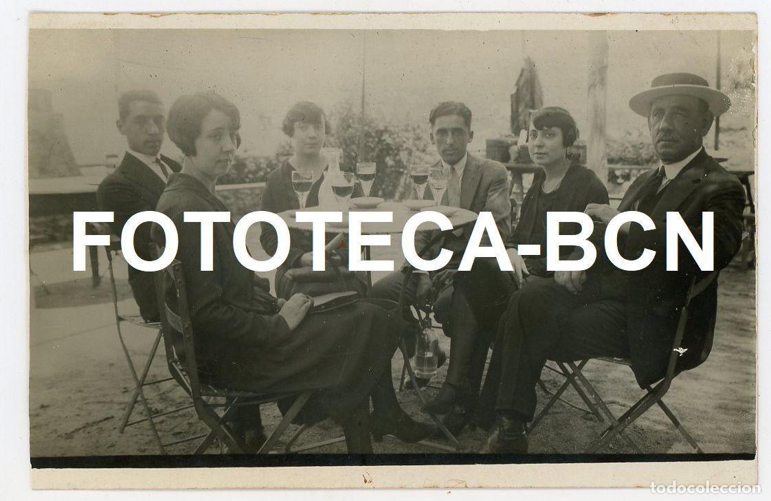Fotograf&iacute;a antigua: FOTO ORIGINAL GRUPO DE PERSONAS EN UNA TERRAZA A&Ntilde;OS 20