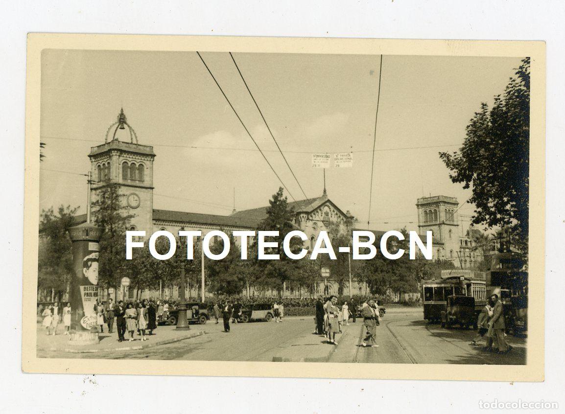 Fotograf&iacute;a antigua: FOTO ORIGINAL BARCELONA PL UNIVERSITAT TRANVIA TAXI A&Ntilde;OS 50