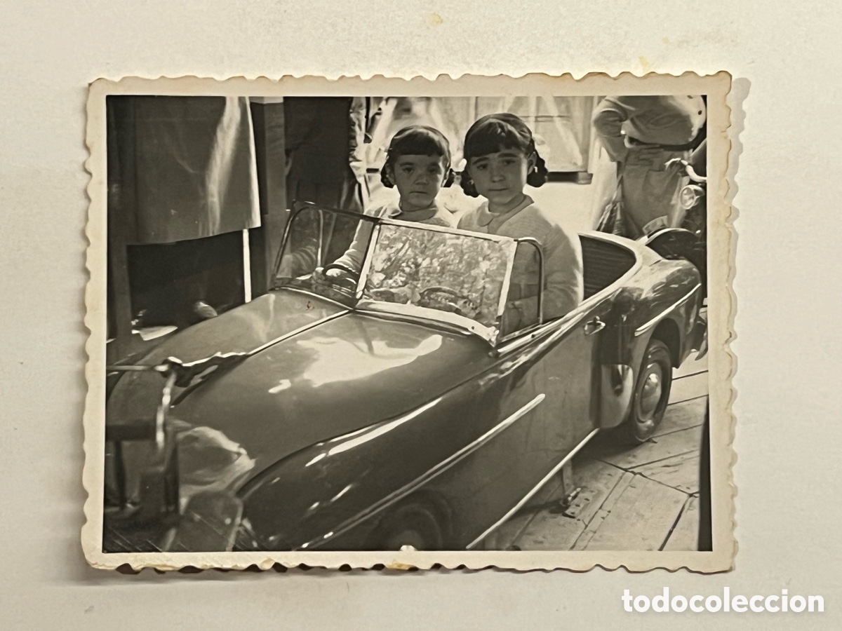 Fotografia antiga: MINUTEROS en la feria.. Fotografía Niños en el Carrusel. Valencia (a.1954)