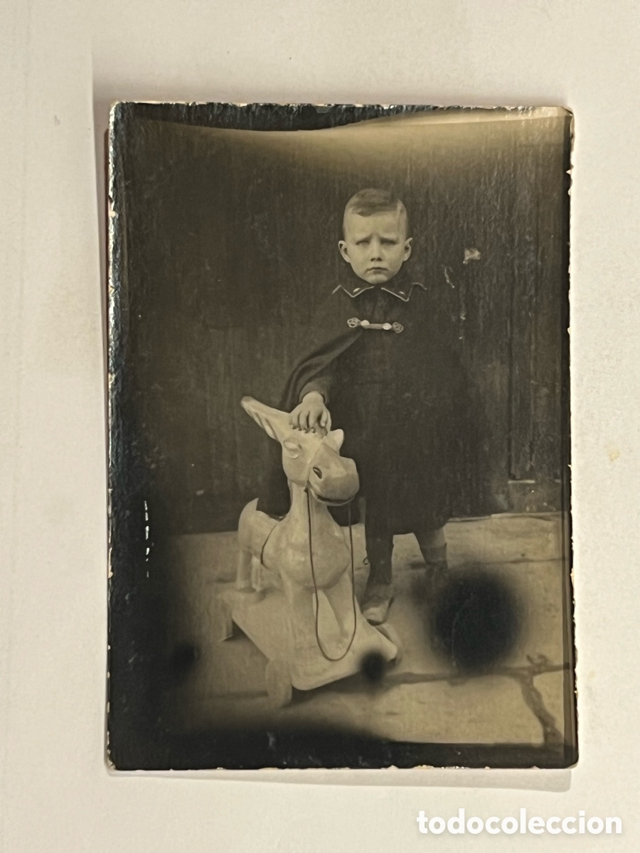 Fotograf&iacute;a antigua: MINUTEROS de Postguerra. Ni&ntilde;os y juguetes (h.1945?) Med&iacute;das: 9 x 7 cm.,