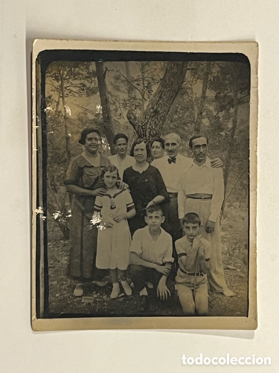 Fotograf&iacute;a antigua: MINUTEROS.. Familia vacacionando en el VEDAT de Torrente (h.1930?) Med&iacute;das: 9 x 7 cm.,