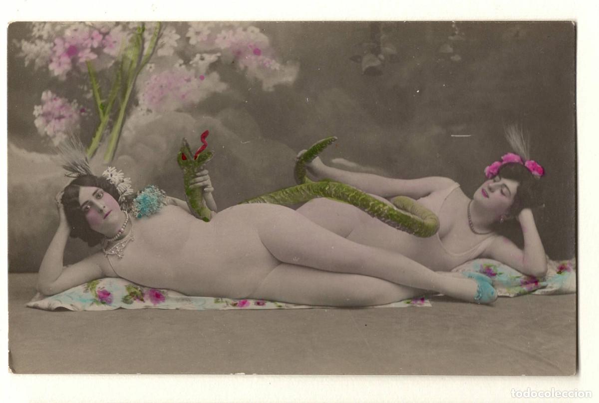 Fotograf&iacute;a antigua: 2 ACTRICES CON MALLOT Y SERPINETES, TEATRO, 1915'S APROX. FOTO ILUMINADA A MANO. EROTISMO