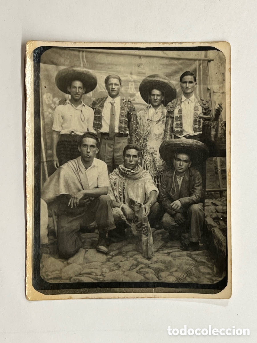 Fotograf&iacute;a antigua: MINUTEROS PE&Ntilde;ARROYAS (Teruel) Grupo de Toreros por fin lleg&oacute; la Feria al pueblo.. (a.1948)