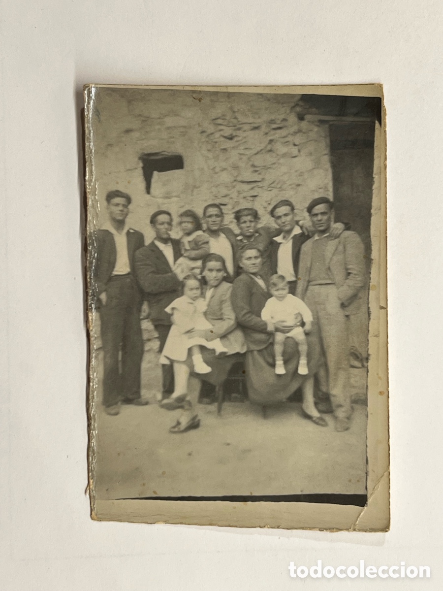 Fotograf&iacute;a antigua: MINUTEROS UTRILLAS (Teruel) Postguerra Civil Espa&ntilde;ola Vecinos del pueblo.. (a.1948)