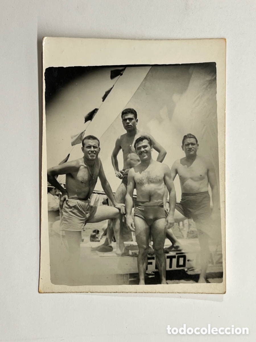 Fotograf&iacute;a antigua: GAY FRIENDLY. Minuteros. Aquellos j&oacute;venes de calz&oacute;n alto y pelo en pecho.. (a.1955)