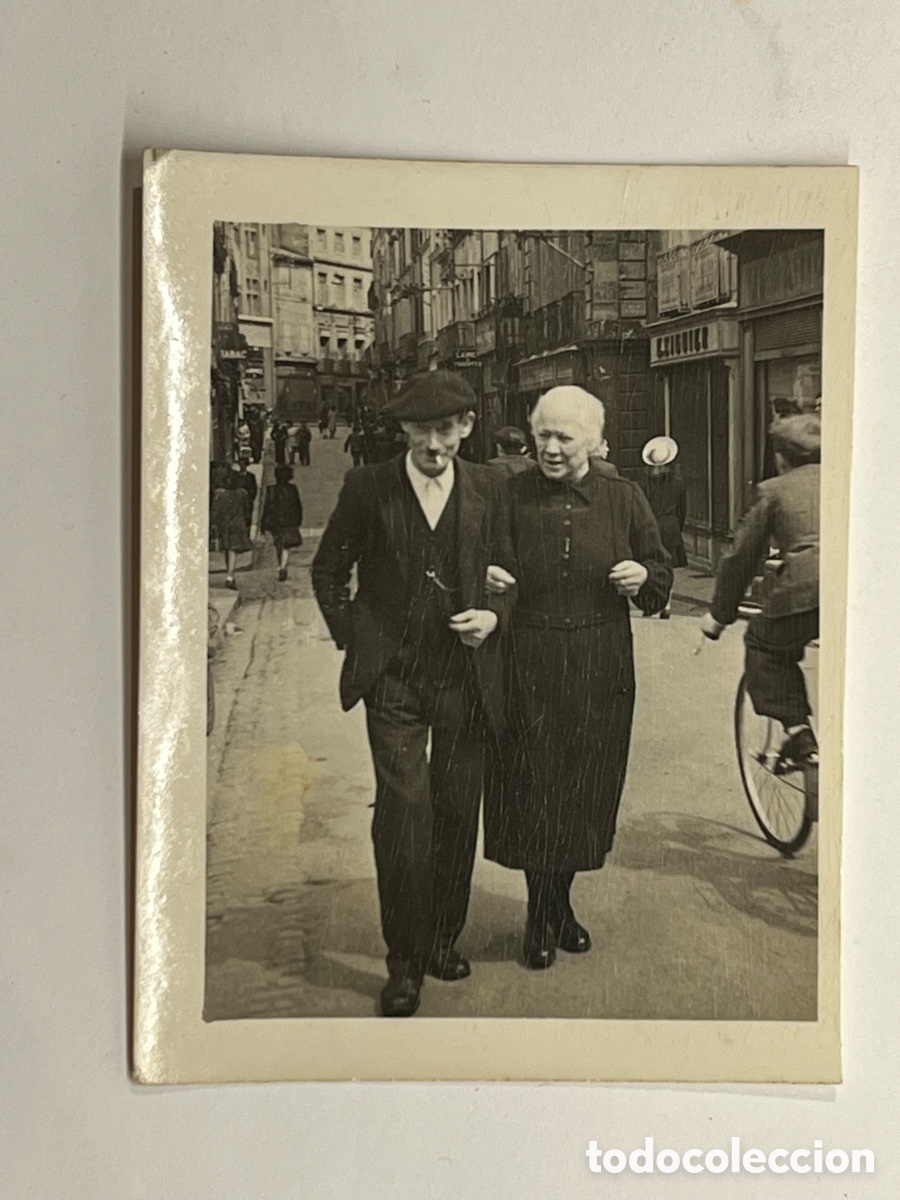 Fotograf&iacute;a antigua: MINUTEROS. Emigrantes espa&ntilde;oles en su exilio en Francia.. (h.1950?) Med&iacute;das: 9 x 7 cm