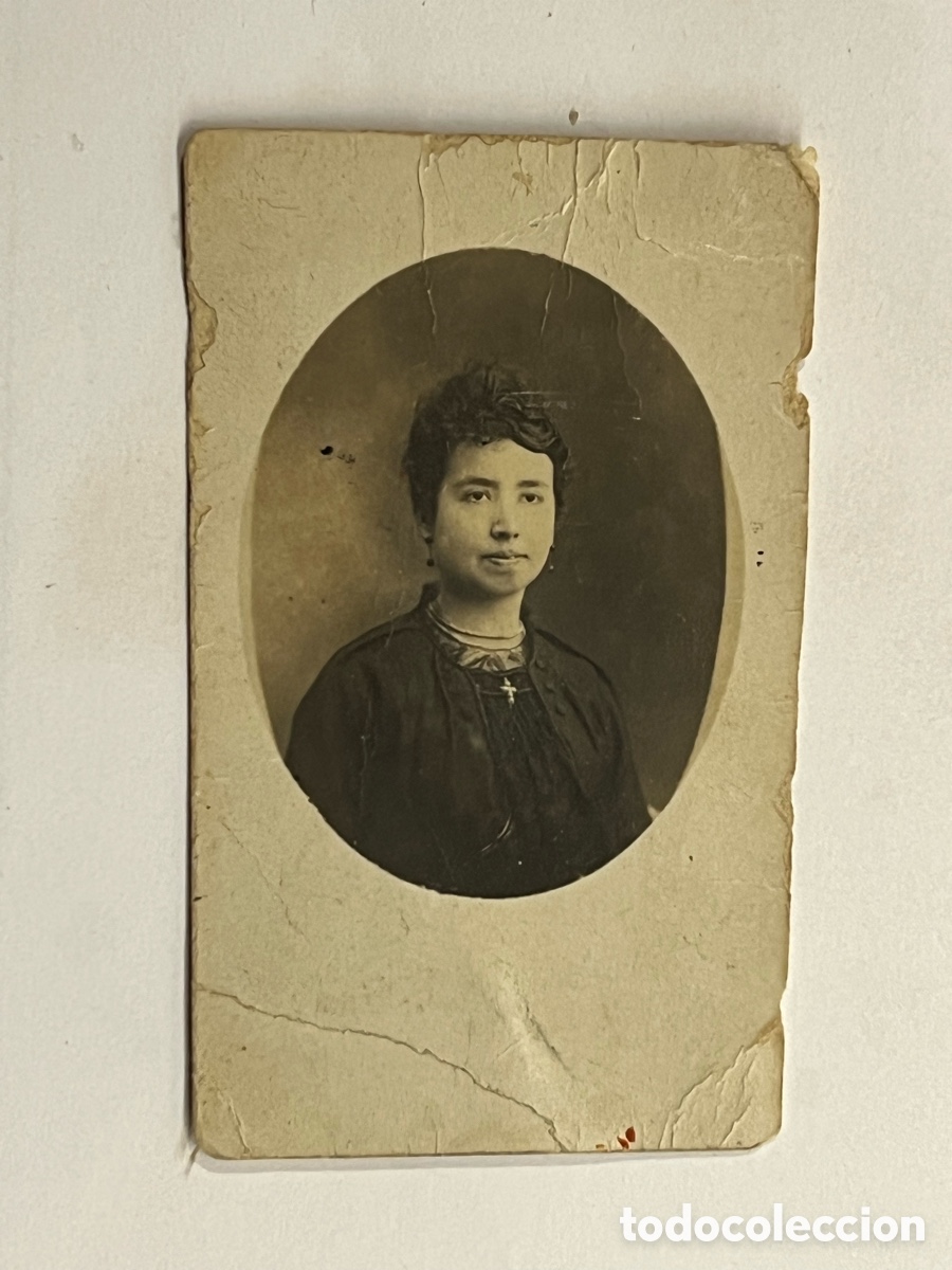 Fotograf&iacute;a antigua: FOTOMATON antiguo.. Se&ntilde;ora con crucifijo.. (h.1910?) Med&iacute;das: 4 x 7 cm