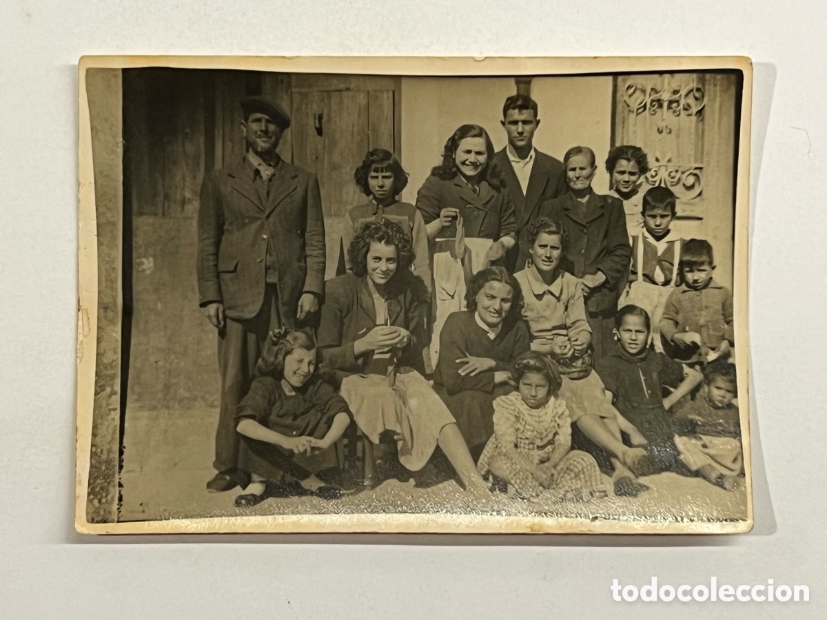 Fotograf&iacute;a antigua: MINUTEROS. La Espa&ntilde;a de postguerra. Fotograf&iacute;a costumbrista.. (h.1940?) Med&iacute;das: 6,5 x 9 cm.