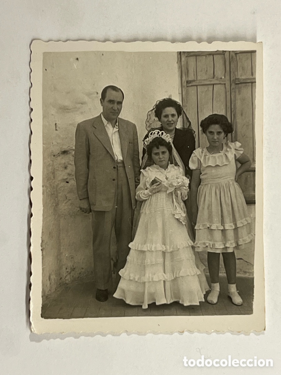 Fotograf&iacute;a antigua: MINUTEROS ALCARAZ (Albacete) la Primera comuni&oacute;n de la ni&ntilde;a.. (a.1954)