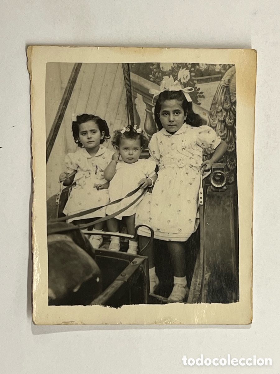 Fotograf&iacute;a antigua: MINUTEROS.. Ni&ntilde;os y juegos en la Feria ambulante.. (h.1950?) Med&iacute;das: 9 x 7 cm.,