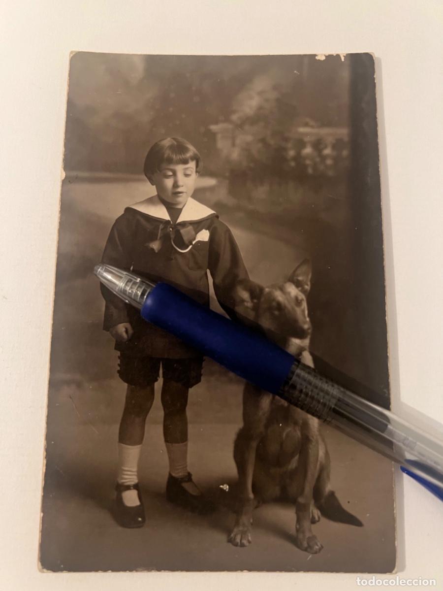 Fotograf&iacute;a antigua: Foto cart&oacute;n Tarjeta postal VALLS 19?? Ni&ntilde;o y perro