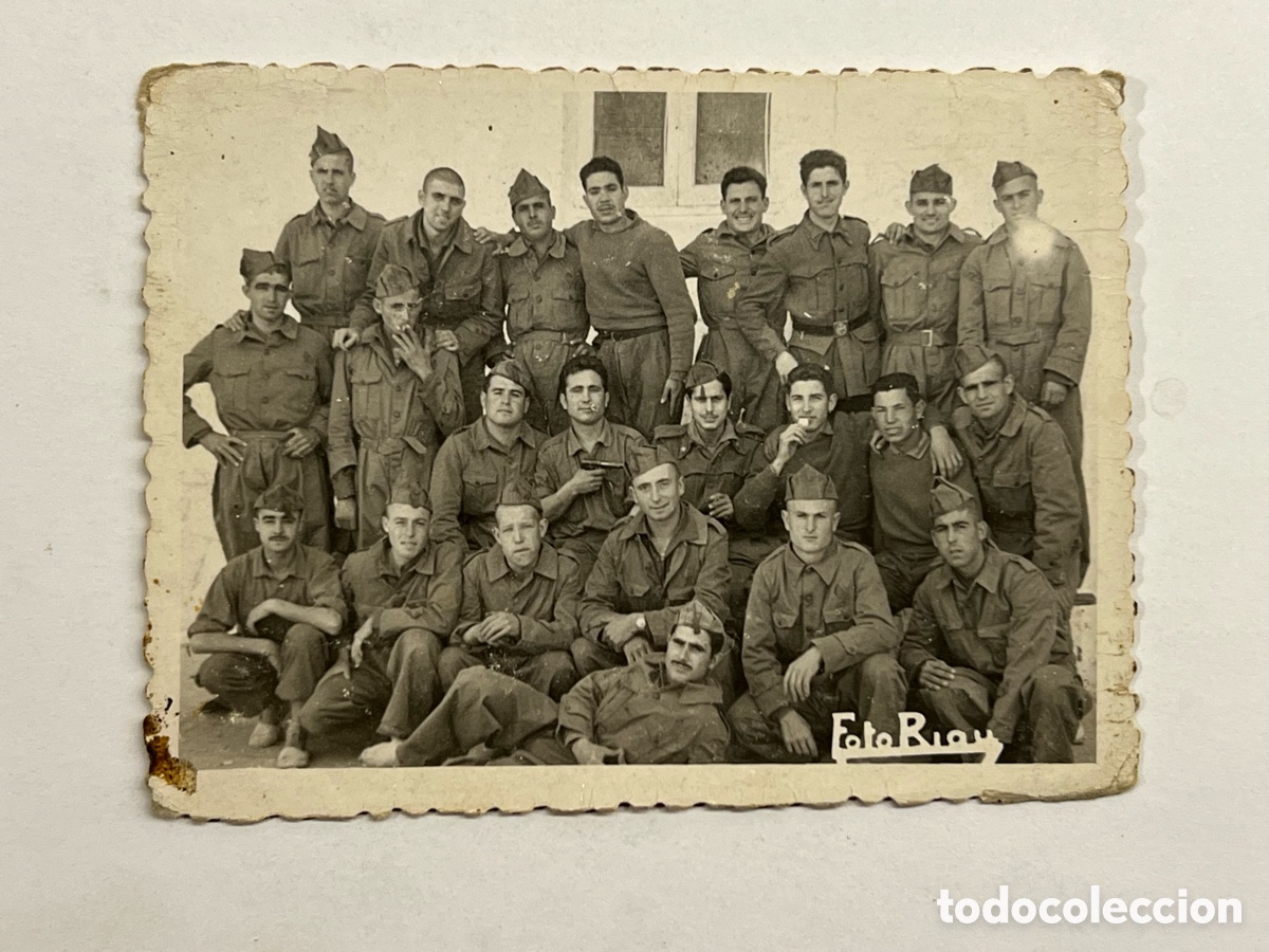 Fotograf&iacute;a antigua: CASTELL&Oacute;N MILITAR. Regimiento de Artiller&iacute;a.. ? Foto Riau (a.1952) Med&iacute;das: 9 x 7 cm.,
