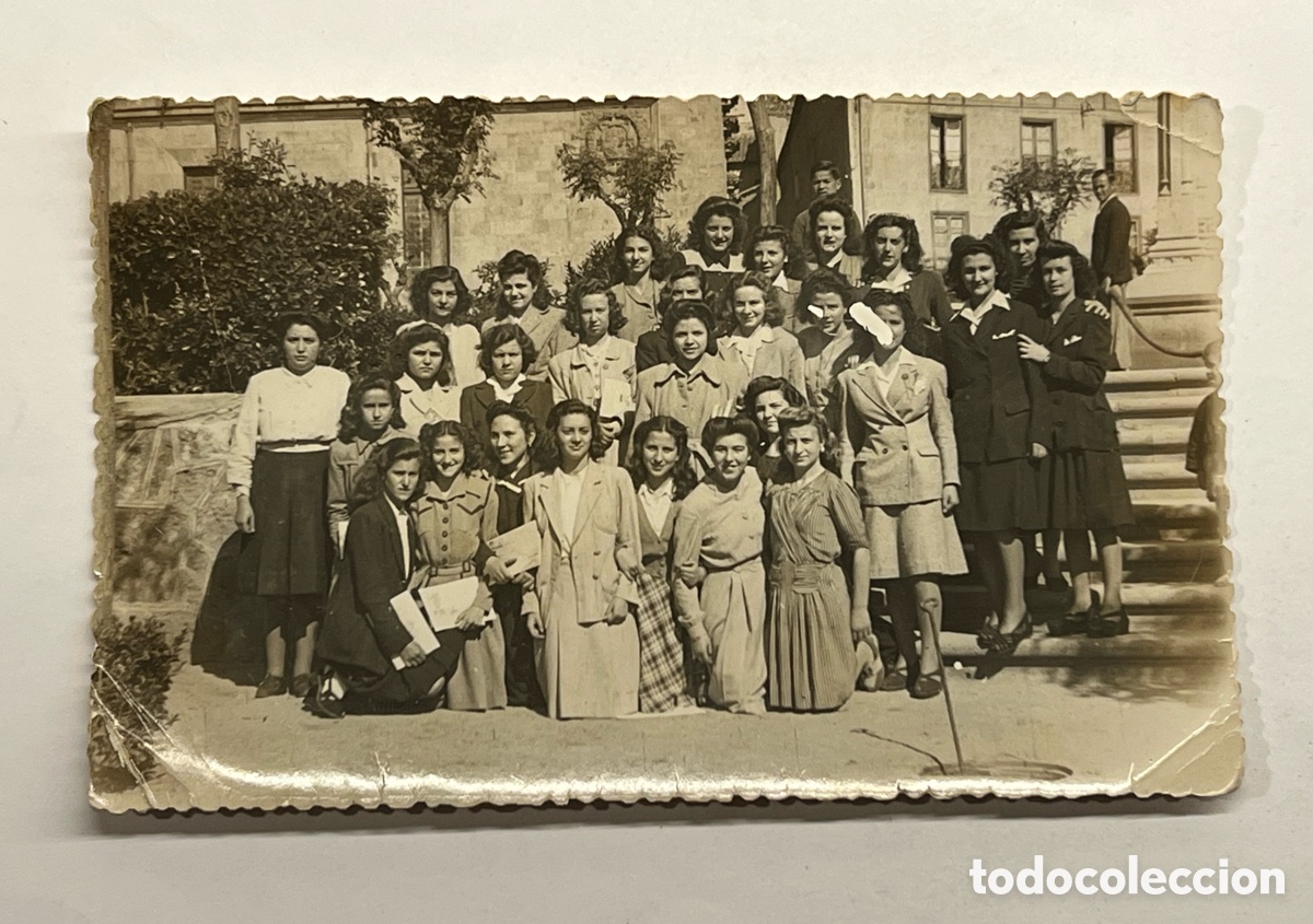 Fotograf&iacute;a antigua: SALAMANCA. Recuerdo escolar Colegio de Ni&ntilde;as.. (h.1945?) Med&iacute;das: 14 x 9 cm.
