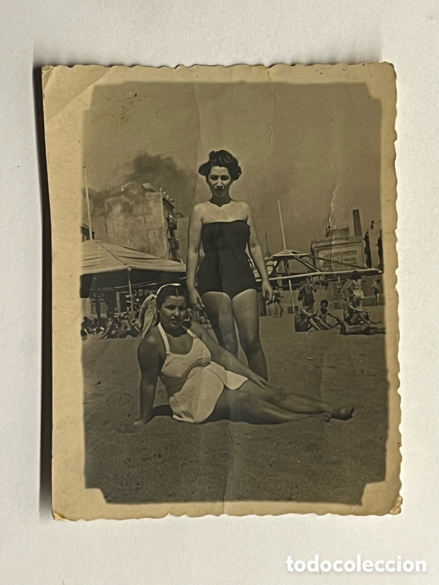 Fotograf&iacute;a antigua: BARCELONA MINUTEROS.. Fotografia en la playa cerca de la Barceloneta.. (h.1950?)