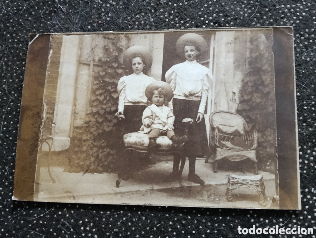 Fotograf&iacute;a antigua: 1880-1900 &Eacute;poca Victoriana Fotograf&iacute;a de tres ni&ntilde;as y hermanas, vestidas para la ocasi&oacute;n 14 x 9 cm a