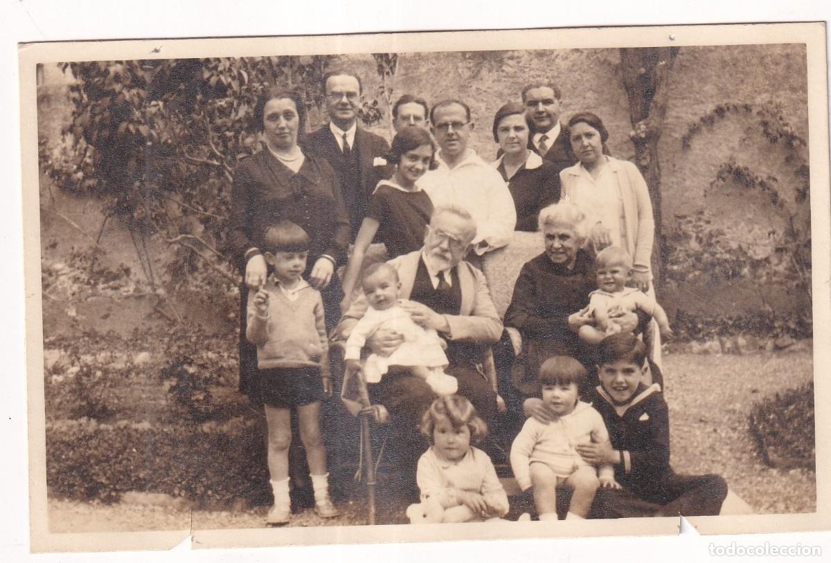 Fotograf&iacute;a antigua: Postal fotogr&aacute;fica el Sr Rubio y Lluch con su familia. Parque Resurreci&oacute; Gava ?? 1927