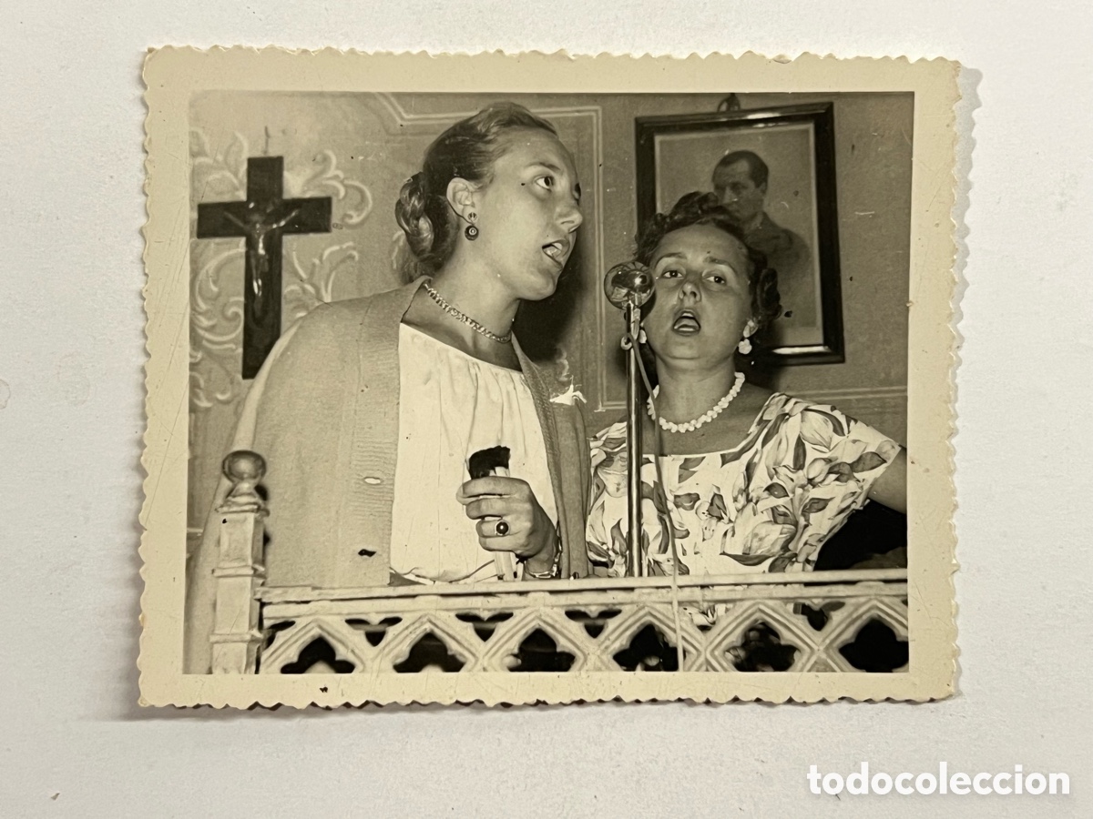 Antique Photography: SEGORBE (Castell&oacute;n) Fotograf&iacute;a las Locutoras de la radio local.. Foto Ant., G&oacute;mez (h.1945?)