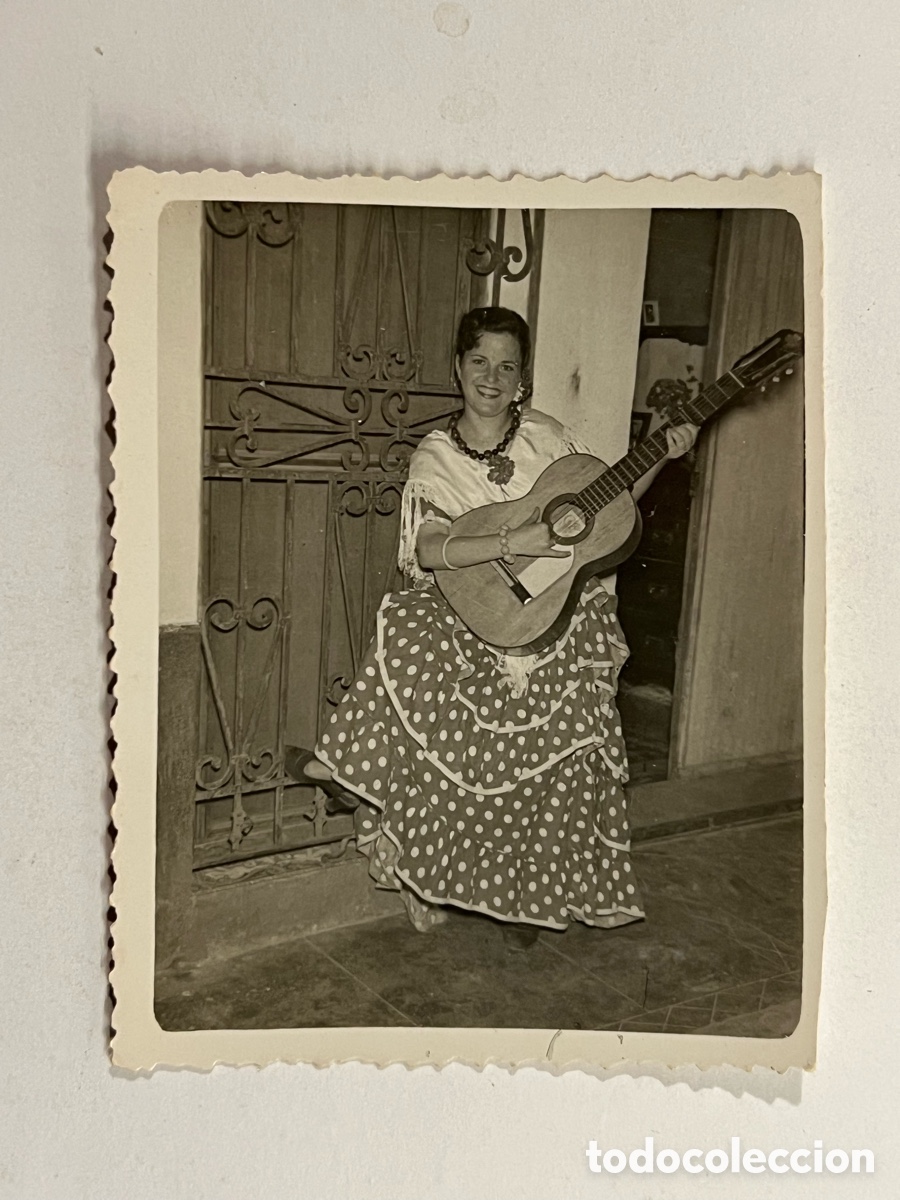 Alte Fotografie: LA FLAMENCA del Caba&ntilde;al que gustaba de tocar la Guitarra.. Cine Foto Flama (h.1950?)