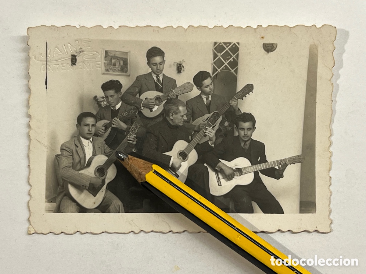 Antique Photography: GUITARRA. Instrumentos de cuerda. Foto Estudios Jaime.. ONTENIENTE, Medidas: 9 x 6 cm