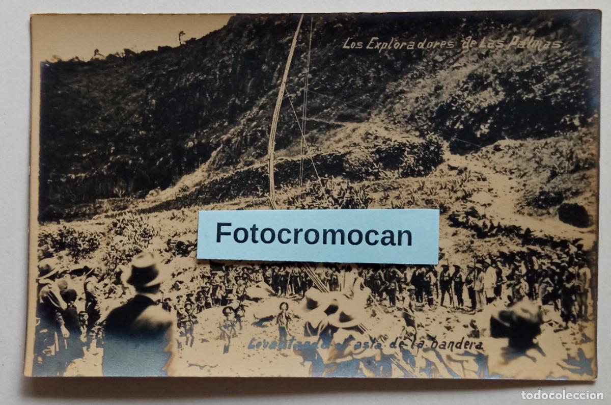 Fotograf&iacute;a antigua: LOS EXPLORADORES DE LAS PALMAS. LEVANTANDO EL ASTA. FOTOGRAF&Iacute;A ALEMANA. KURT HERRMANN