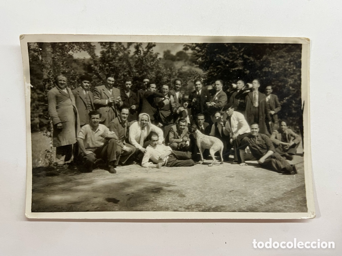 Photographie ancienne: REUNI&Oacute;N DE AMIGOTES.. Viva el Soberano &hellip; un buen Brindis a la vida (h.1930?)