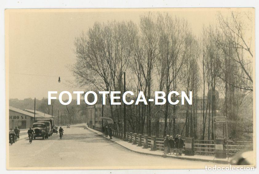 Fotograf&iacute;a antigua: FOTO ORIGINAL PAMPLONA PUENTE DE ACCESO A LA POBLACION A&Ntilde;O 1962