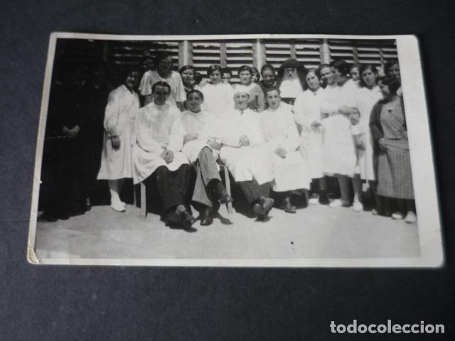 Photographie ancienne: GRUPO DE MEDICOS Y ENFERMERAS HOSPITAL GUERRA CIVIL POSTAL FOTOGRAFICA