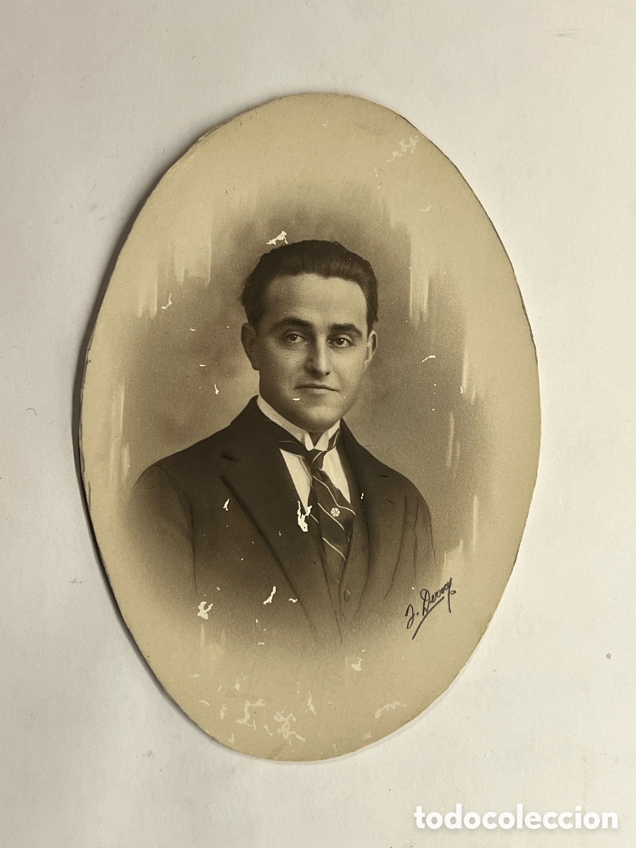 Photographie ancienne: VALENCIA. Retrato de un Se&ntilde;or. Julio Derrey, fot&oacute;grafo.. Fotograf&iacute;a Ovoide (h.1920?)