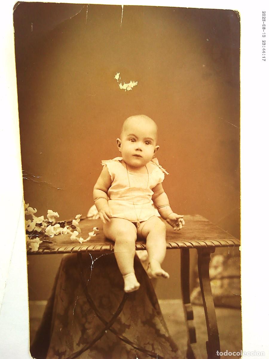Fotograf&iacute;a antigua: PRECIOSA FOTO DE ESTUDIO DE NI&Ntilde;A PEQUE&Ntilde;A TAL SE VE , PELONA. DE HILARIO , SEVILLA. PP. DE SIGLO