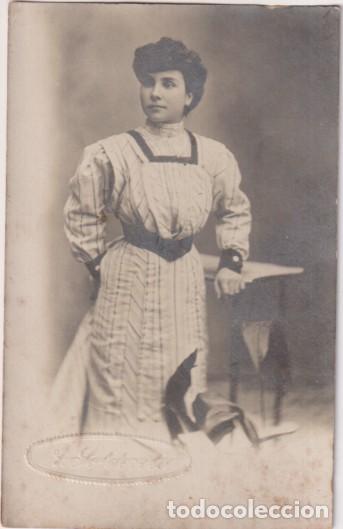 Photographie ancienne: Tarjeta postal. Dama. Fot&oacute;grafo A. Soldevila (Sabadell)