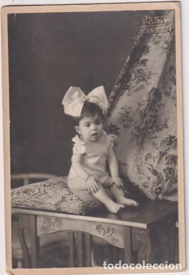 Photographie ancienne: Ni&ntilde;a. Fotograf&iacute;a (14,5x9 cm.) Fot&oacute;grafo Orrit. Manresa. Despu&eacute;s de 1905