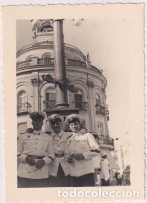 Fotograf&iacute;a antigua: Infantes de marina de San Fernando. Al dorso: Jerez de la Frontera- C&aacute;diz. Foto Malet-C&aacute;diz. (1955)