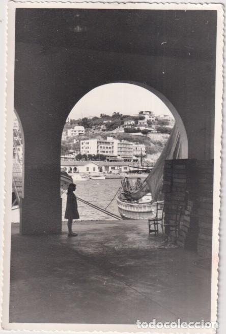 Fotograf&iacute;a antigua: Arenys de Mar. P&oacute;rticos. Sala de Subasta del pescado. A&ntilde;o 1964. Fotograf&iacute;a (17x1x1,5 cm)