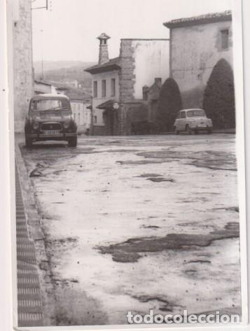 Fotograf&iacute;a antigua: Fotograf&iacute;a. (13x9 cm.) Una calle. A&ntilde;os 60