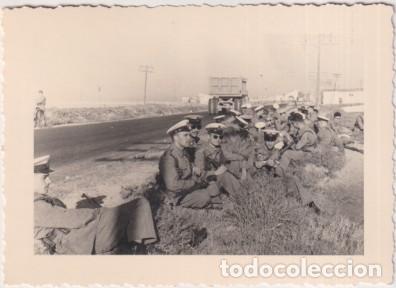 Fotograf&iacute;a antigua: Infanter&iacute;a de marina. D&iacute;a de marcha. Carretera de C&aacute;diz. A&ntilde;o 1955. Foto malet-C&aacute;diz