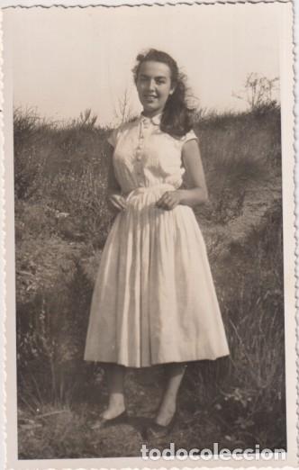 Fotograf&iacute;a antigua: Fotograf&iacute;a (13,5x8,5 cm) Al dorso: Nombre y 1953