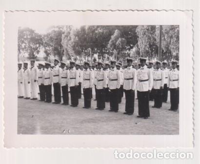 Fotograf&iacute;a antigua: Infanter&iacute;a de Marina. Formaci&oacute;n para la revista de polic&iacute;a antes de la salida de francos. San Fernan