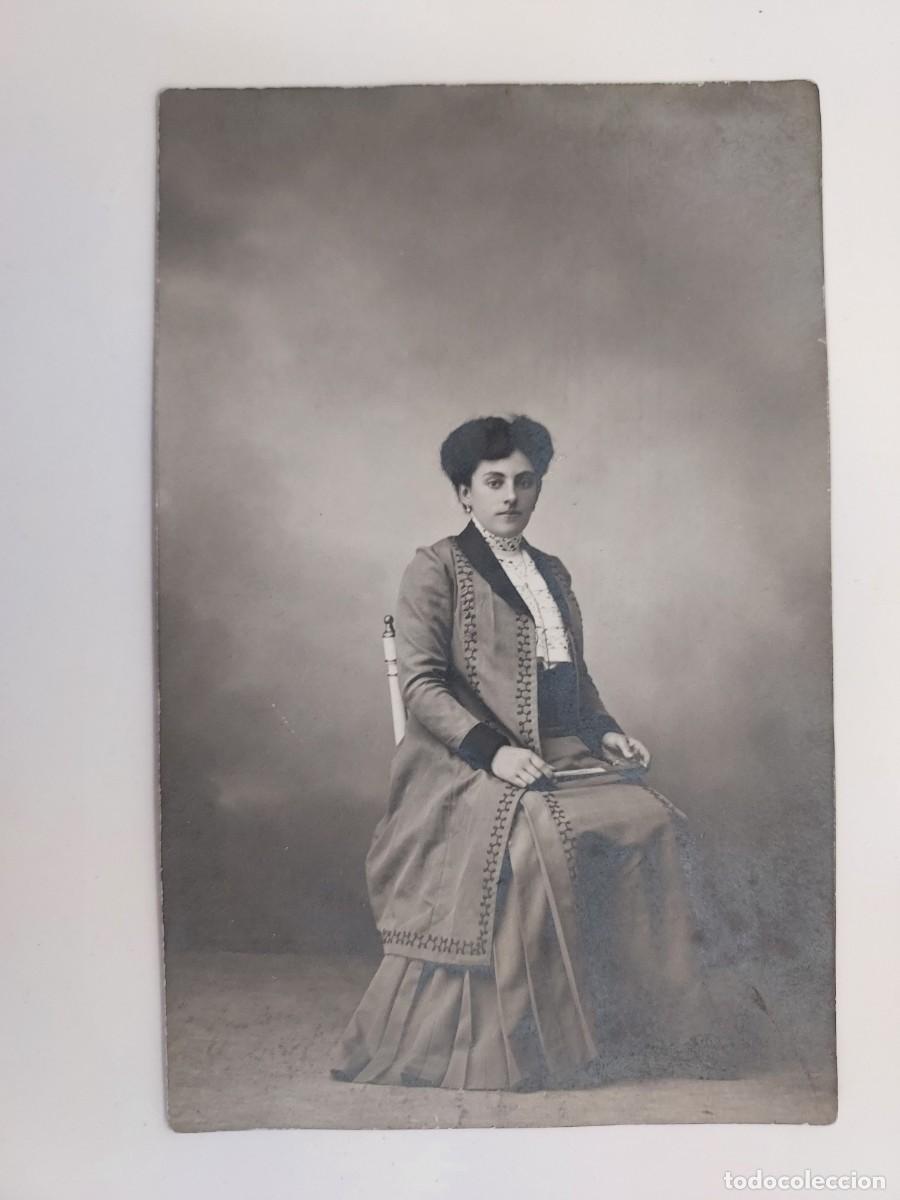 Fotograf&iacute;a antigua: FOTOGRAFO AGUILAR, MADRID SAN BERNARDO 19. RETRATO SE&Ntilde;ORA ABANICO. 9 X 14 CM. CA. 1910-1920