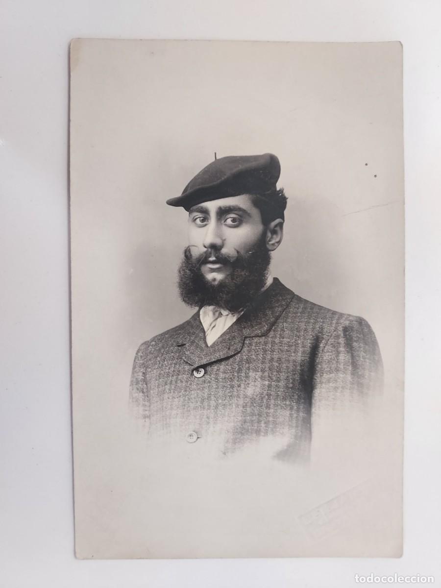 Fotograf&iacute;a antigua: FOTOGRAFO BENJAMIN SELLO SECO, SANTANDER. RETRATO CABALLERO GORRA BOINA. 8,5 X 13 CM. CA. 1910-1920