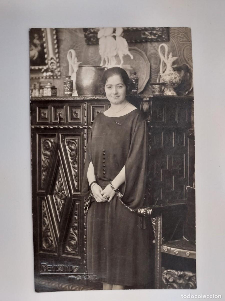 Fotograf&iacute;a antigua: FOTOGRAFO REYMUNDO, CADIZ, SELLO SECO. RETRATO MUJER. 8,5 X 13,5 CM