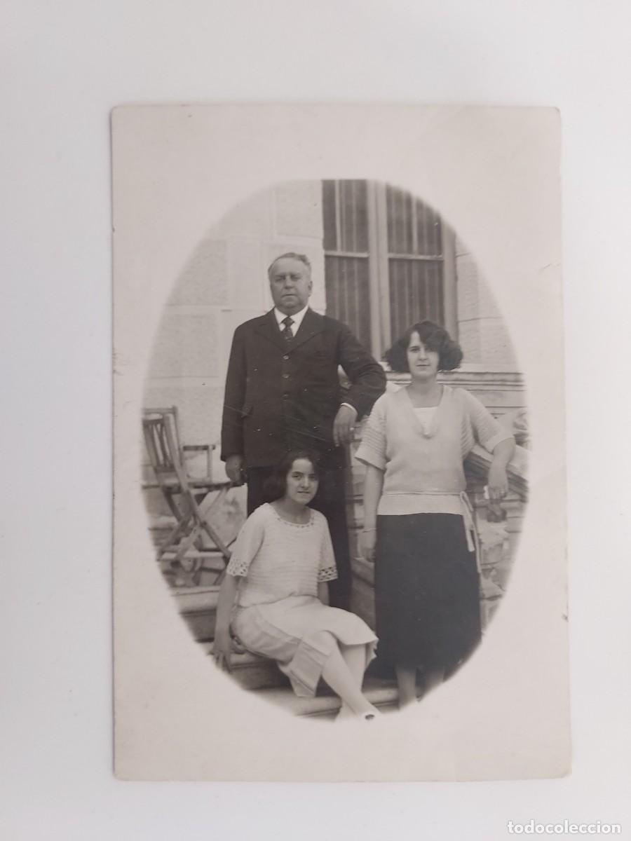 Fotograf&iacute;a antigua: FOTOGRAFO RAFAEL BRAGADO, MEDINA DEL CAMPO VALLADOLID. RETRATO FAMILIA. CA. 1920. 8 X 12 CM