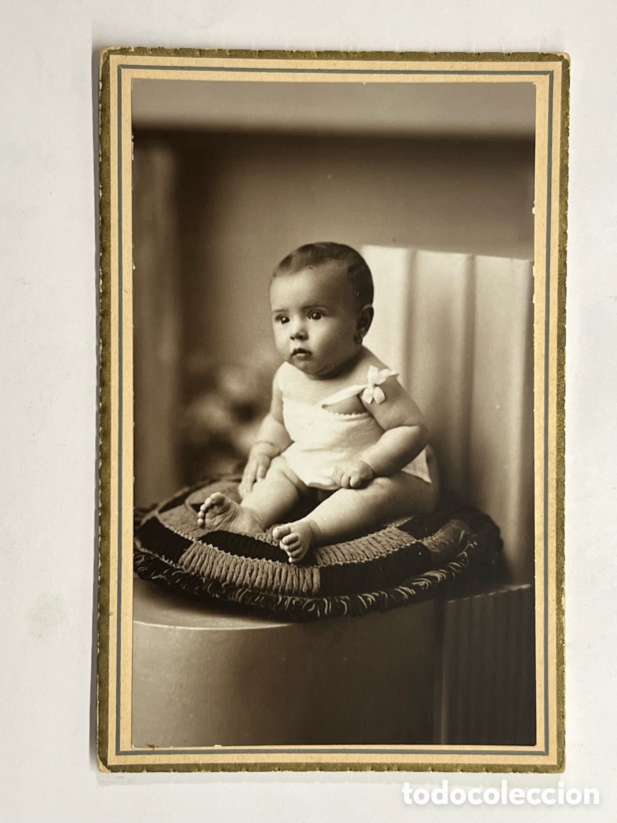 Alte Fotografie: BEB&Eacute; DESNUDO. Fotograf&iacute;a Merceditas, ALCOY (a.1936) Med&iacute;das: 14,5 x 9,5 cm.,