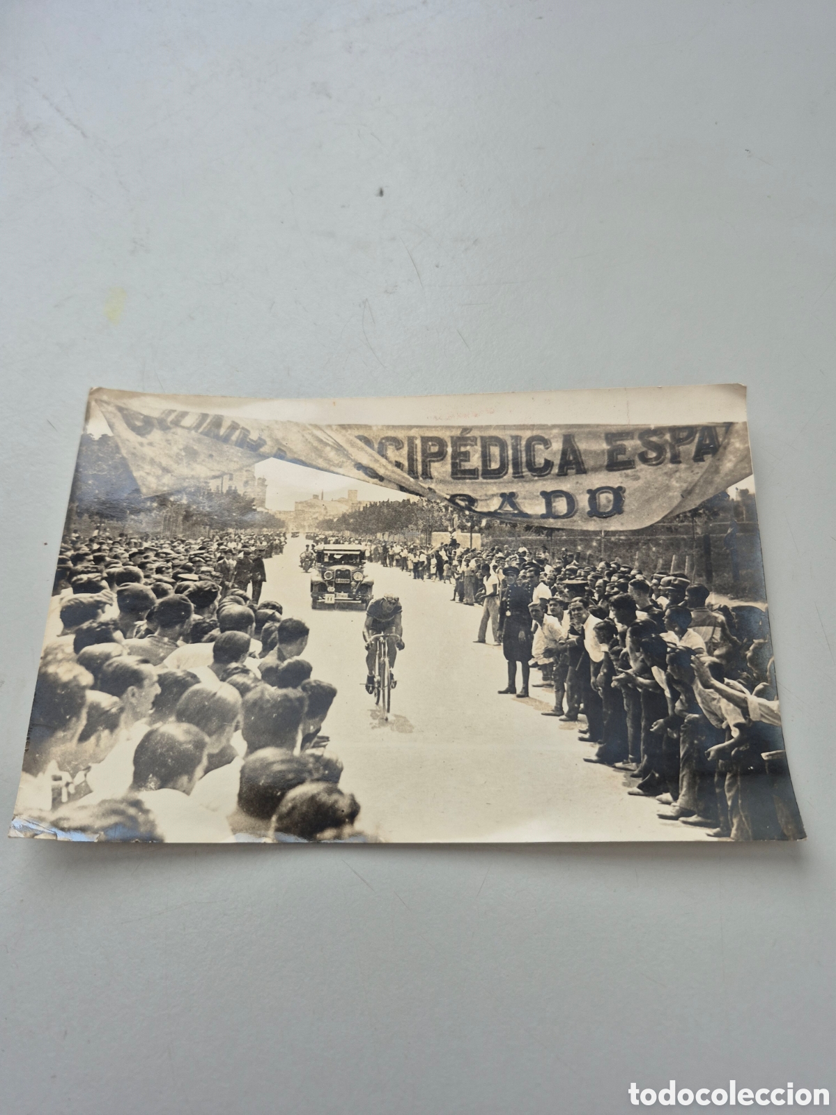 Fotograf&iacute;a antigua: FOTOGRAFIA DE EPOCA BERT, UNA LLEGADA DE ETAPA POSIBLEMENTE BARCELONA