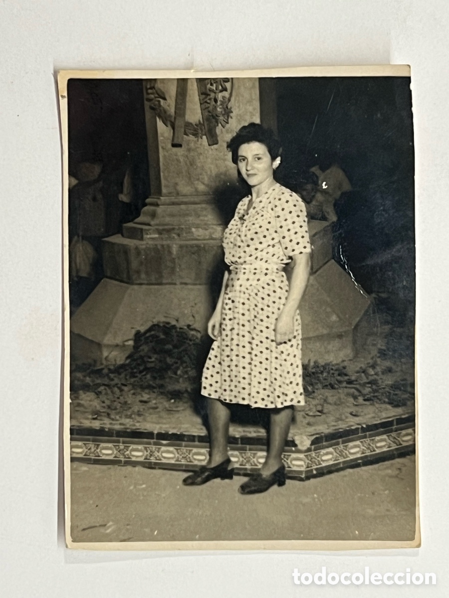 Fotograf&iacute;a antigua: MINUTEROS Valencia&hellip; Fotograf&iacute;a Ofrenda floral a los ca&iacute;dos.. (h.1945?) Med&iacute;das: 6 x 8 cm