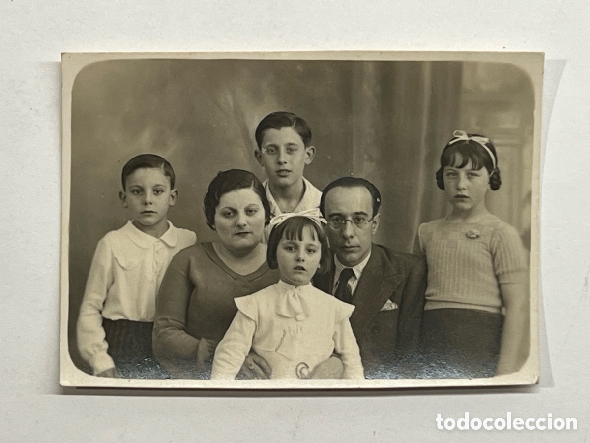 Fotograf&iacute;a antigua: MINUTEROS Fotomaton. Fotograf&iacute;a Libro de familia numerosa.. (a.1955) Medidas: 5,5 x 8 cm