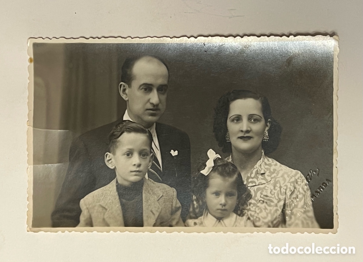 Fotograf&iacute;a antigua: SALAMANCA. Fotograf&iacute;a familiar.. Estudio Almaraz.. (h.1930?) Med&iacute;das: 14 x 9 cm